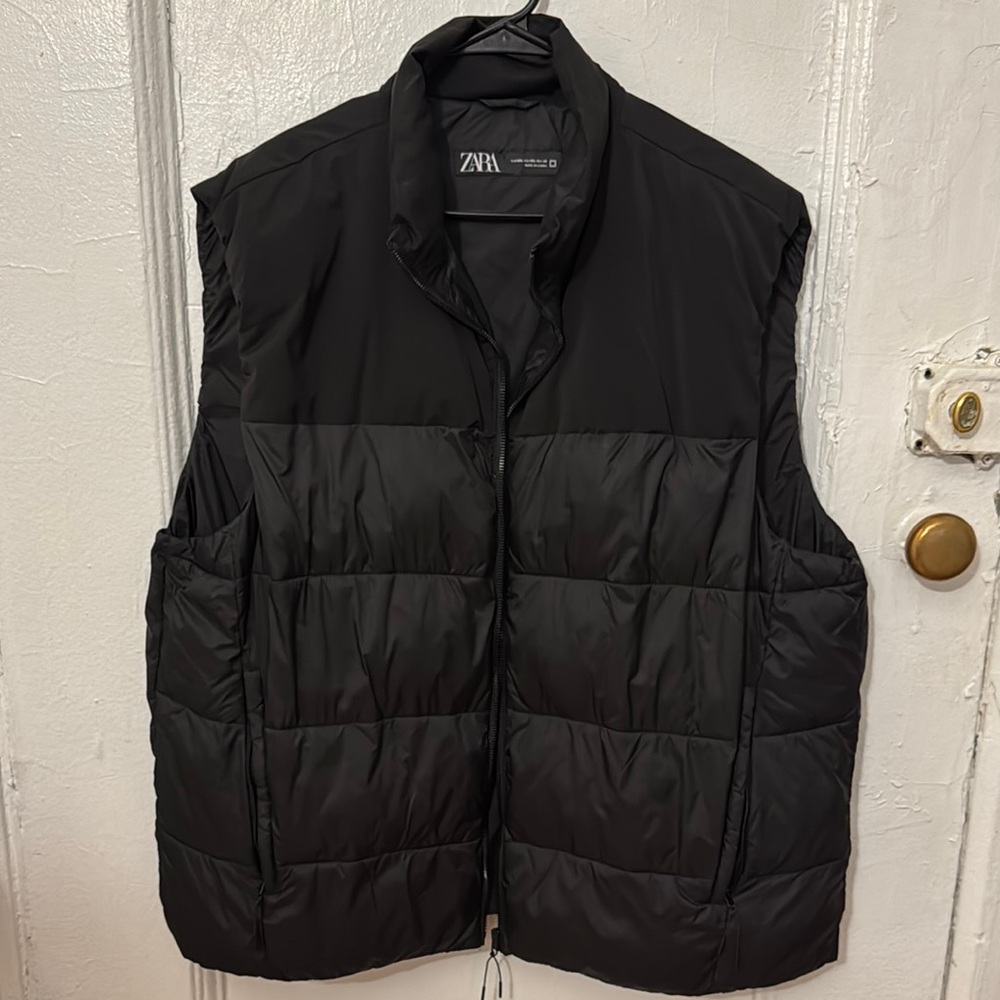 Zara Men's Sleek Black Quilted Vest